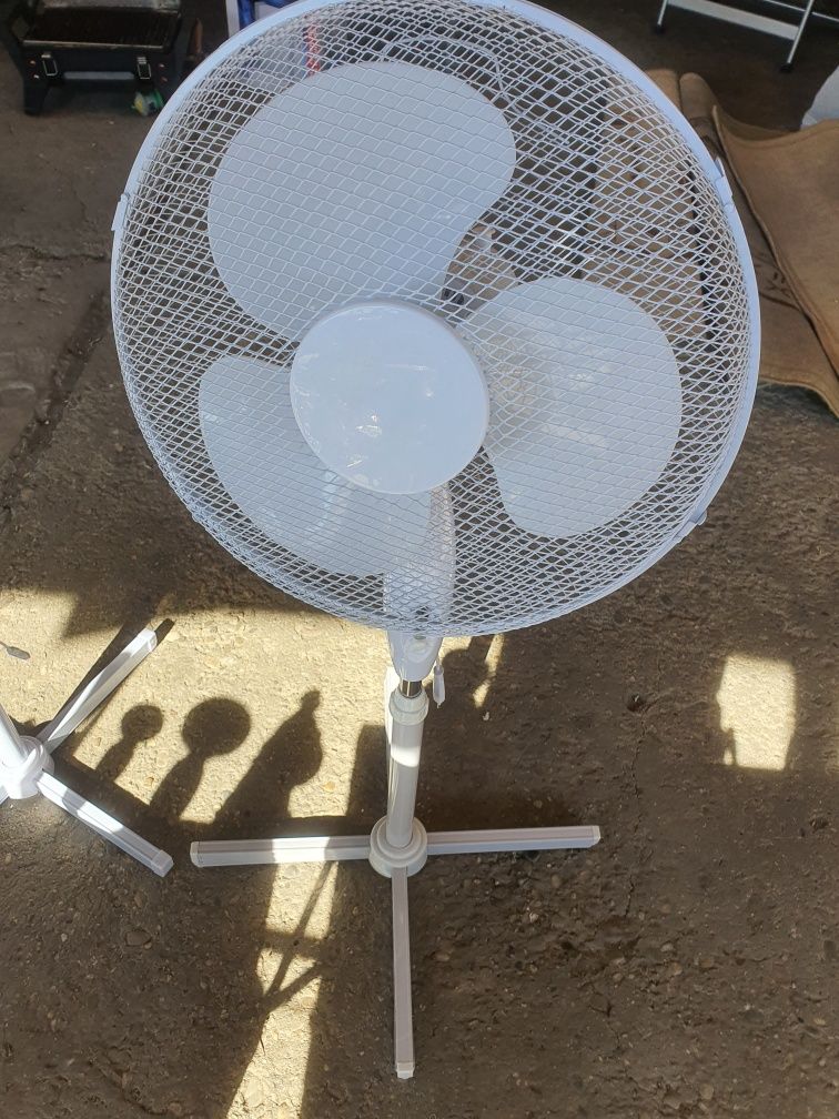 Vând 2 ventilatoare