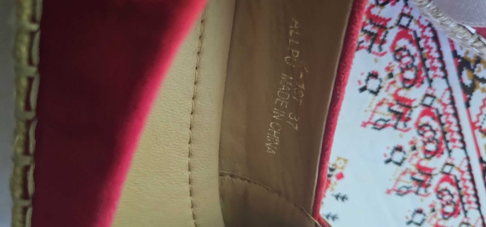 espadrile dama nr 37 scrie gucci pe ele