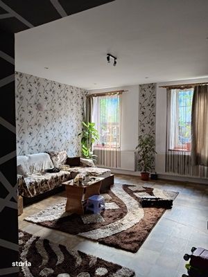 Apartament cu trei camere situat in Azuga