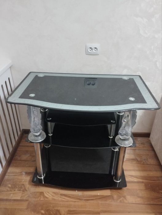 Тумба под ТВ в отличном состоянии