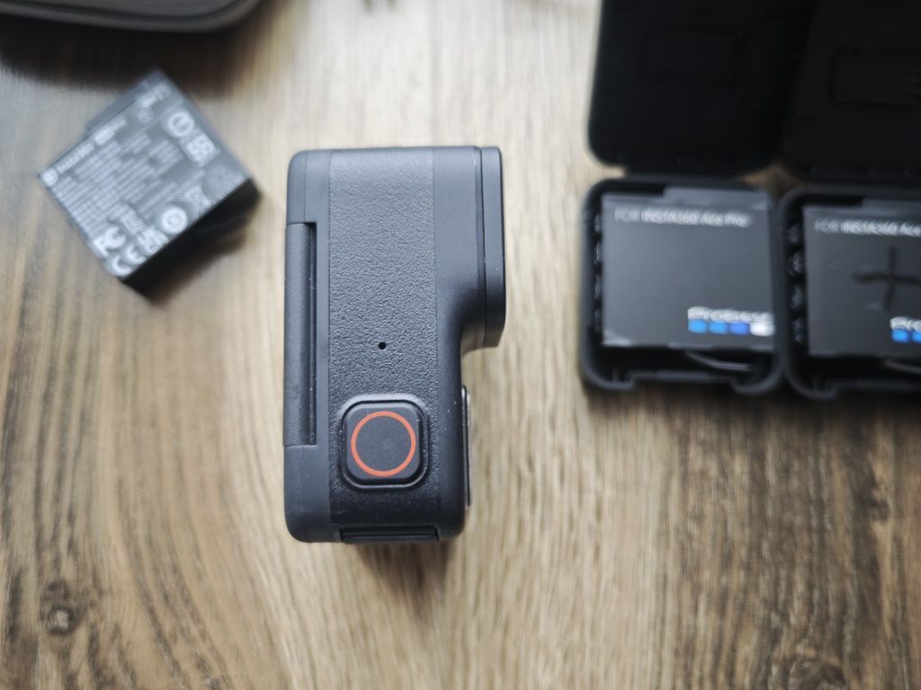 Insta 360 Ace Pro cu garanție