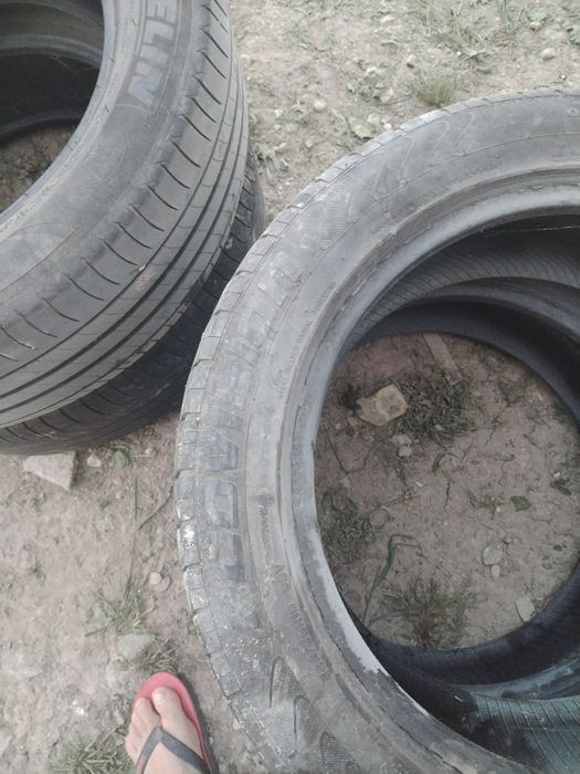 Vând patru anvelope