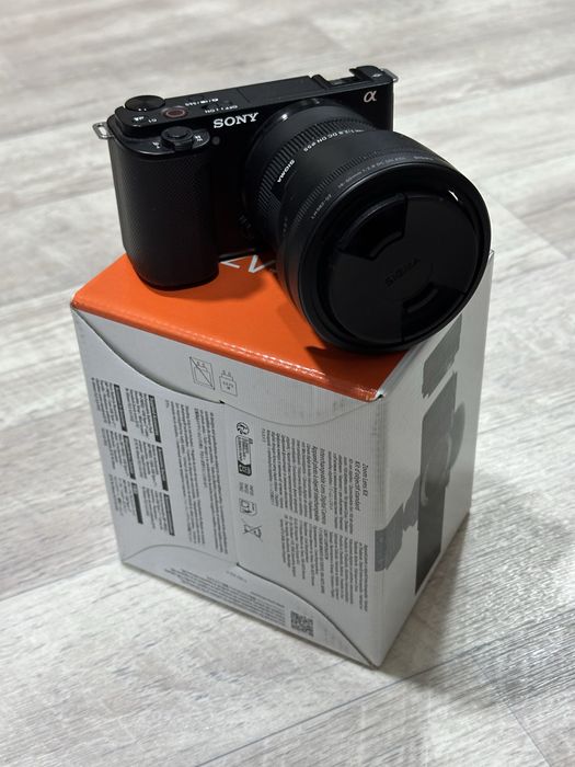 Продам камеру Sony zv e10 + объектив sigma 18-50