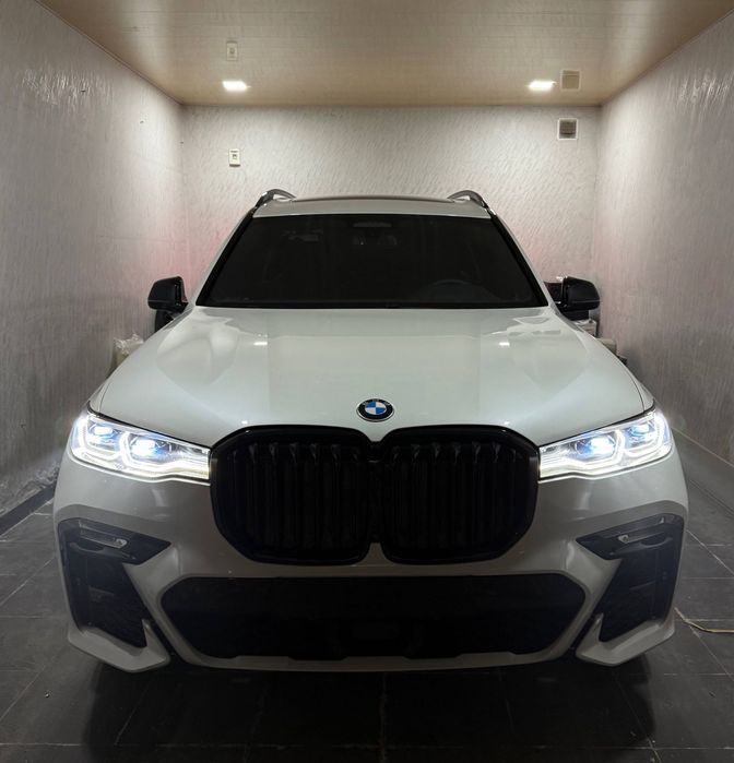 BMW X7 40i Белый