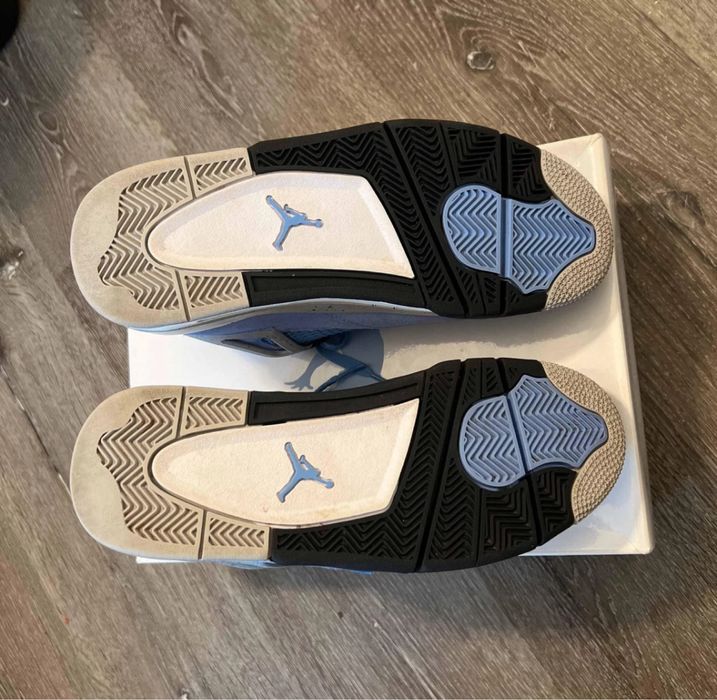 Air Jordan 4 University Blue