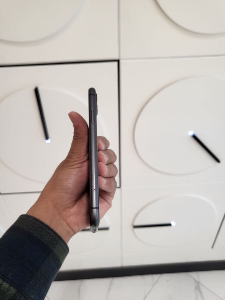 Iphone 11 xolati juda yaxshi