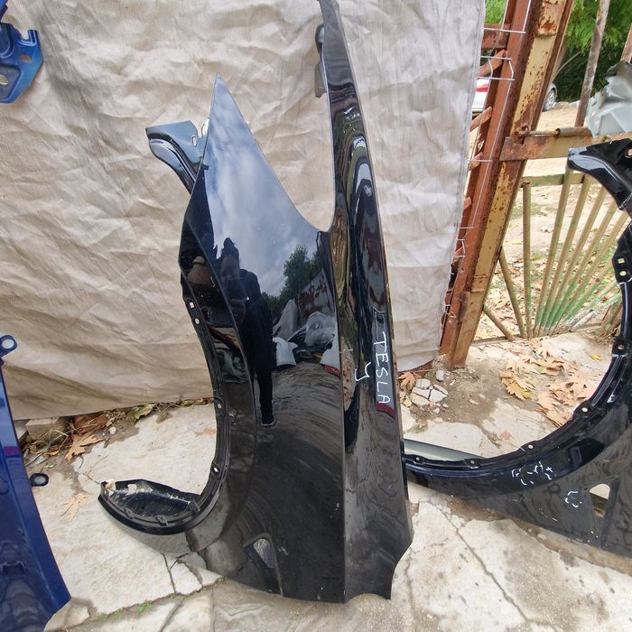 Tesla Y ляв калник