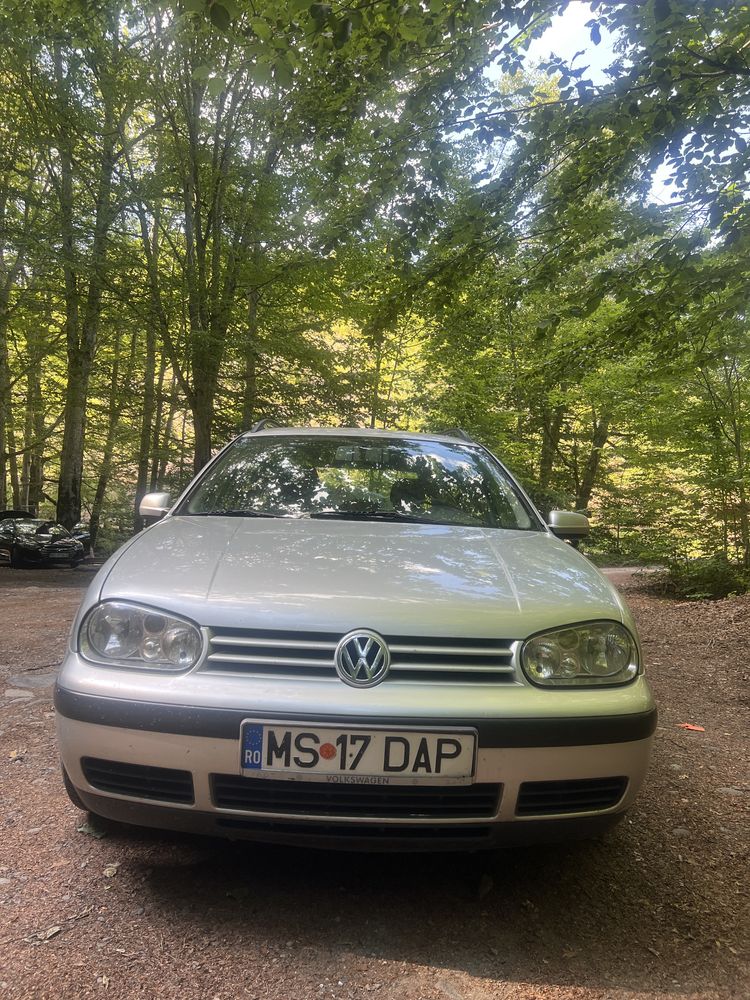 Vând Volkswagen Golf 4