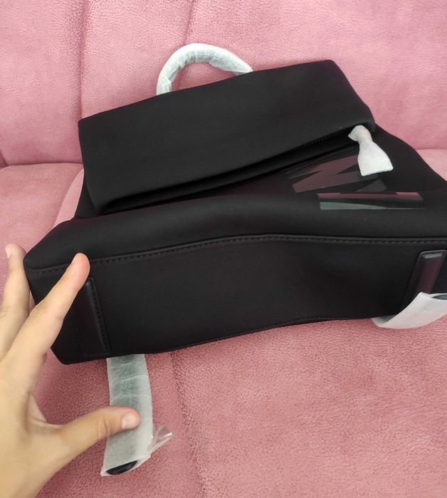 DKNY нова с етикет дамска раница чанта