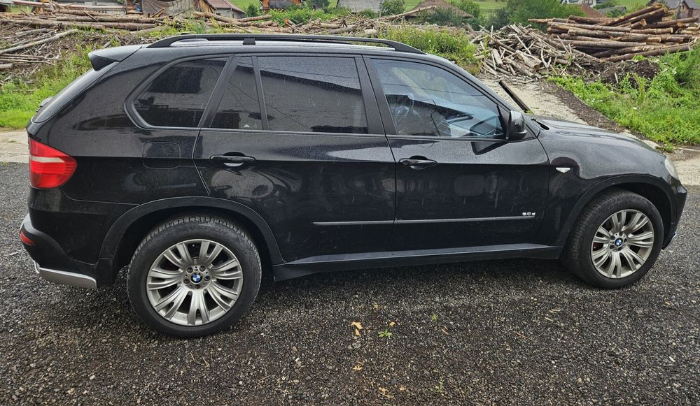 Vând BMW X5
3.0 diesel ,245 cp,x drive.
Masina este întreținută coresp