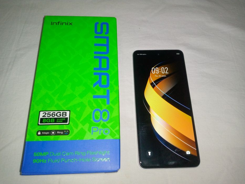 Отличный Smart 8 Pro. Память 8-256 GB.