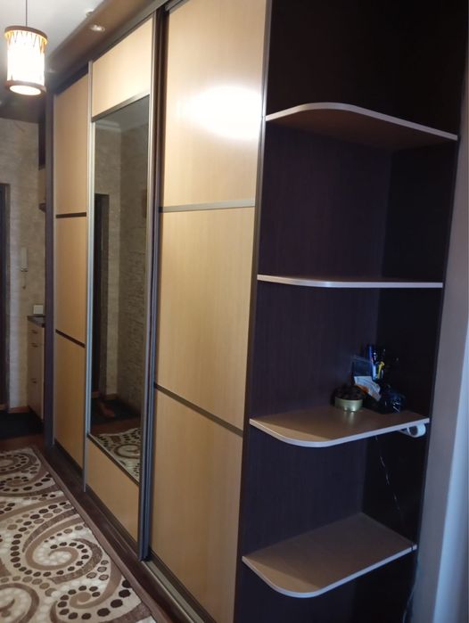 Продается шкаф в прихожую