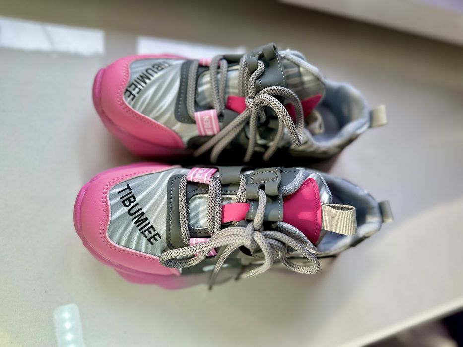 Детские кроссовки новые