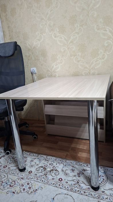 Продам стол книжку в отличном состоянии