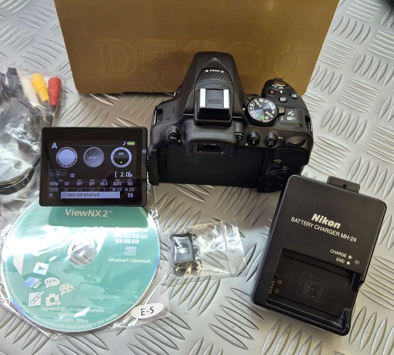 Nikon D5300 с обектив 18-105mm WiFi GPS