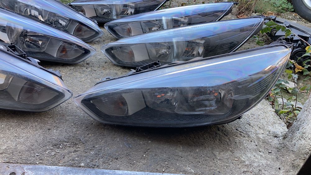 Far Ford focus 3 Facelift 2014 - 2017 faruri stanga dreapta negru