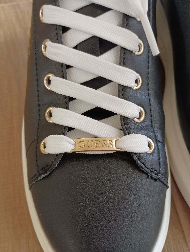 Оригинални сникърси Guess