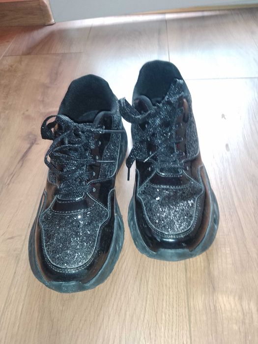 НОВИ ЛАЧЕНИ МАРАТОНКИ, блестящи с пайети. ШИК