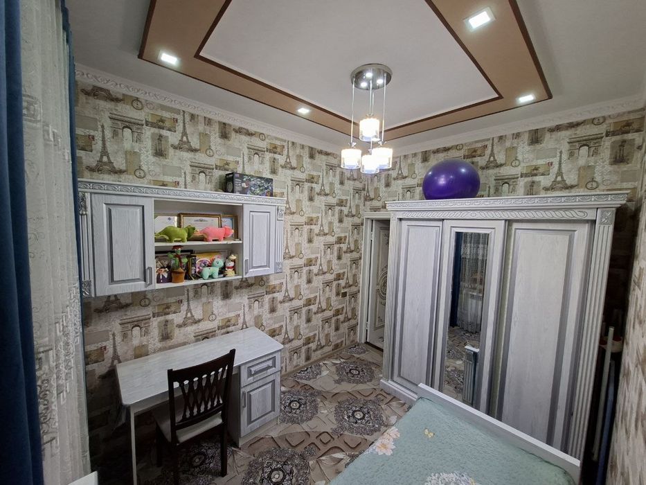 Квартира сотилади купгина жихозлари б.н бирга. 3 хонали 3-этаж.