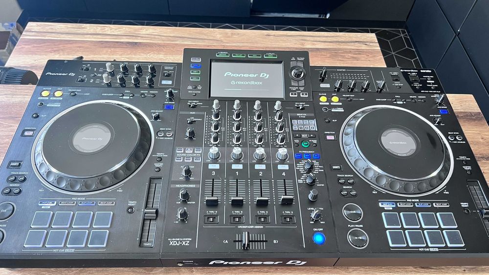 Consola DJ Pioneer XDJ XZ + Flightcase + Decksaver (Nu RX2 RX3 RR AZ)