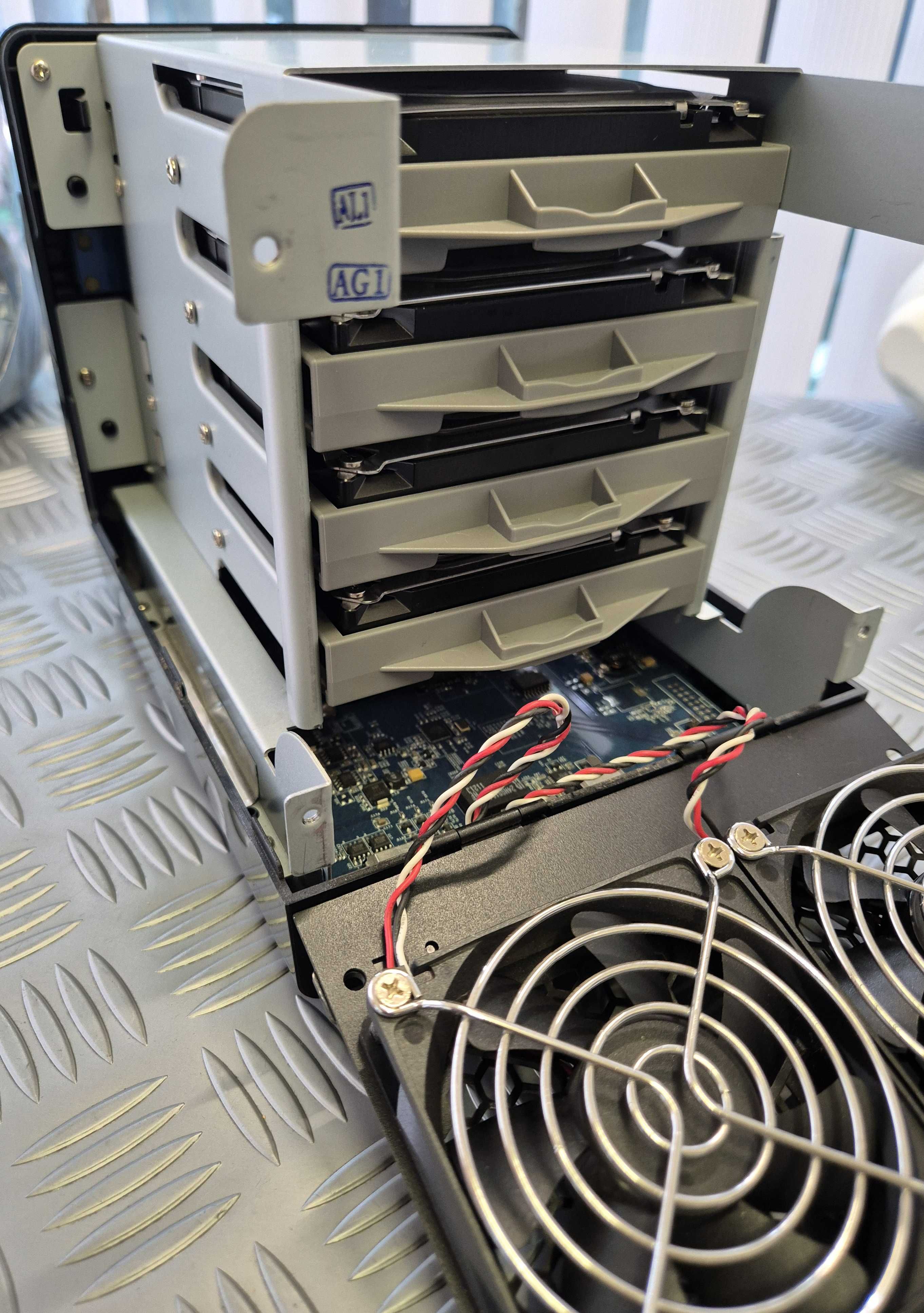 Synology DiskStation DS411 8tb HDD (4x2tb)