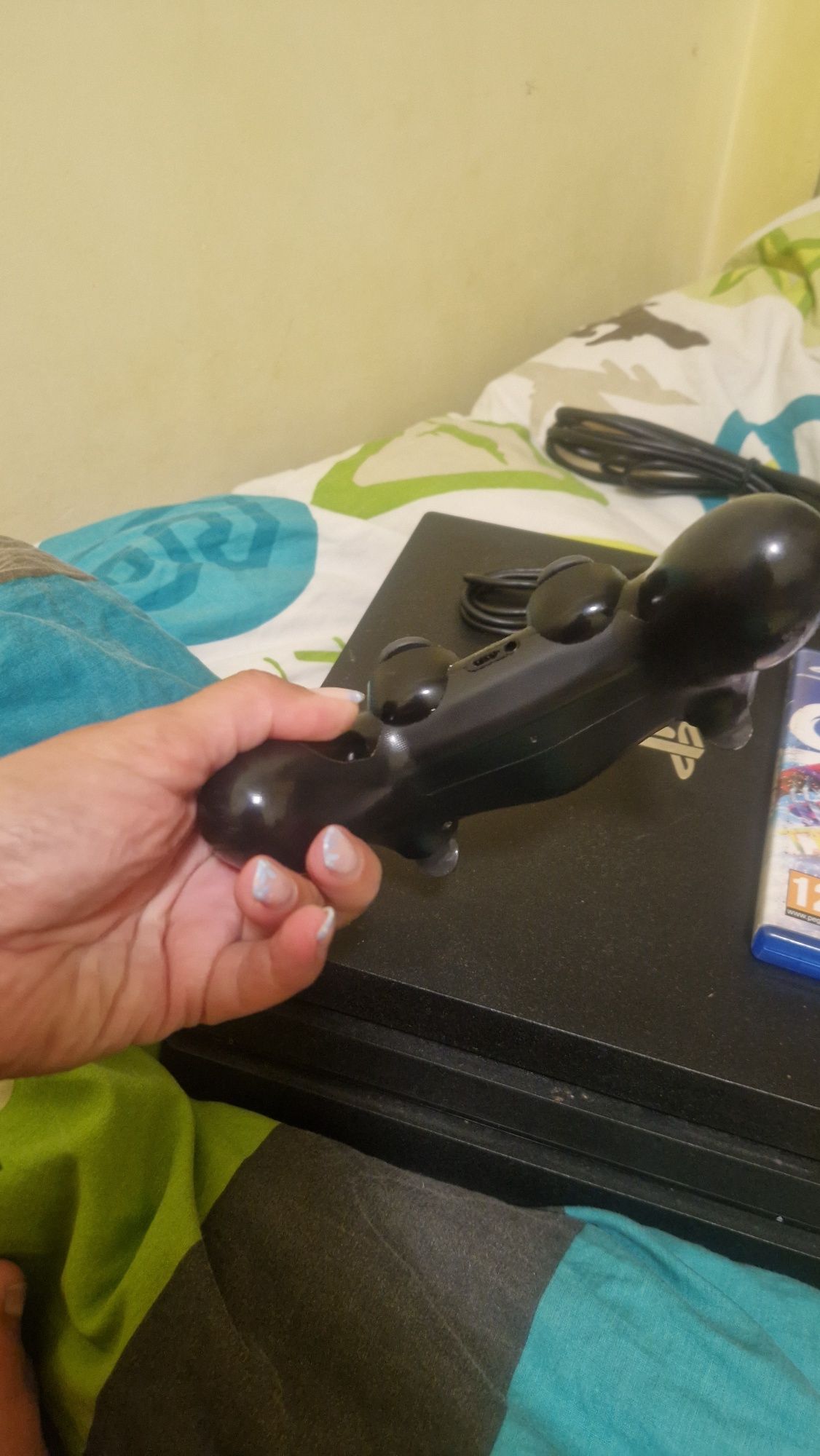 Продавам psp 4pro плюс игра