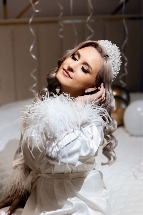 Halat de mireasa alb cu pene