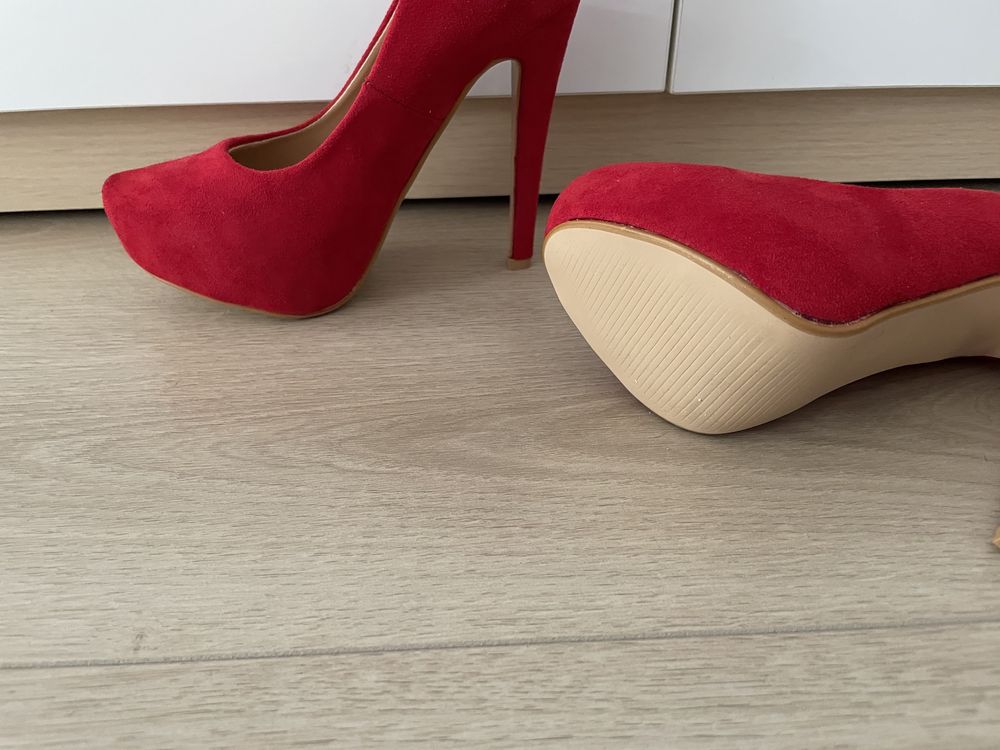 Pantofi rosii nr 35