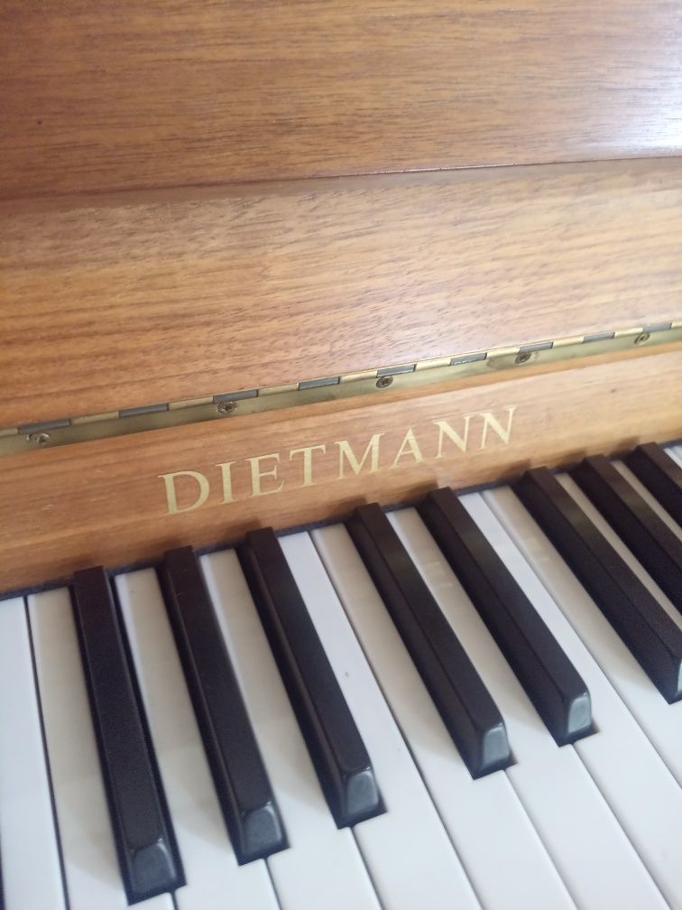 Акустично пиано Dietmann