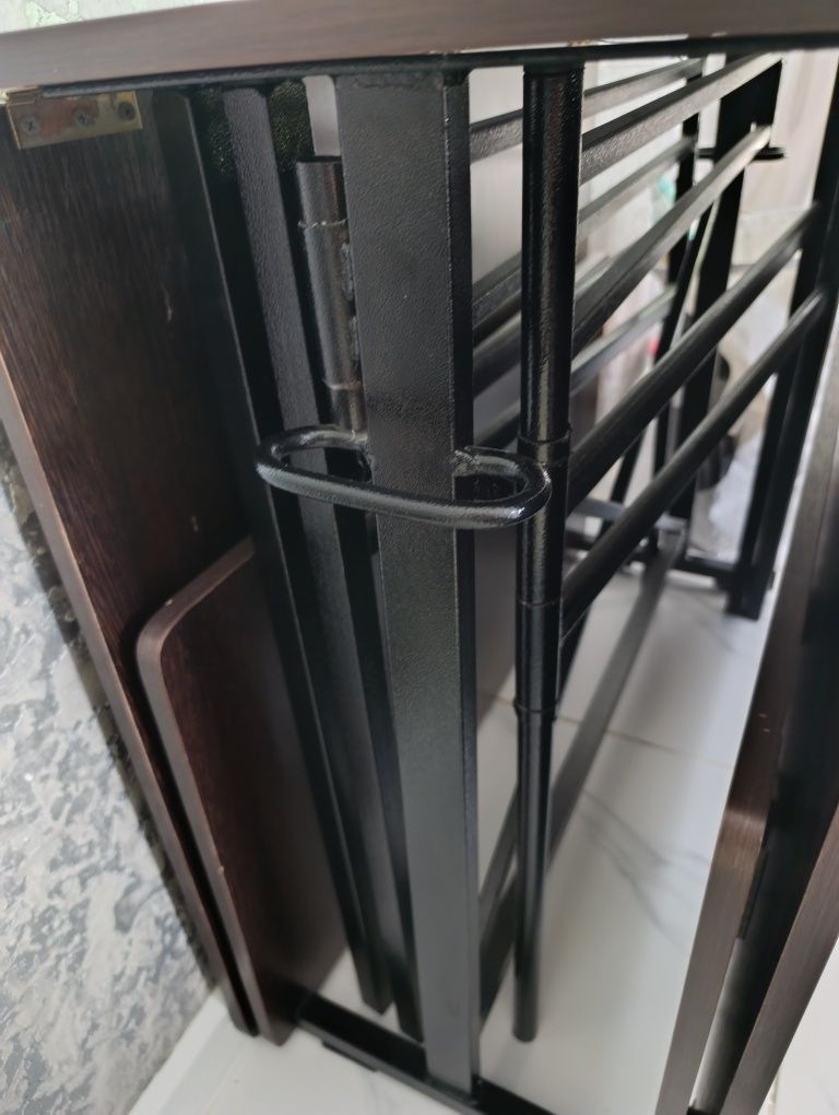 Срочно продам обеденный стол