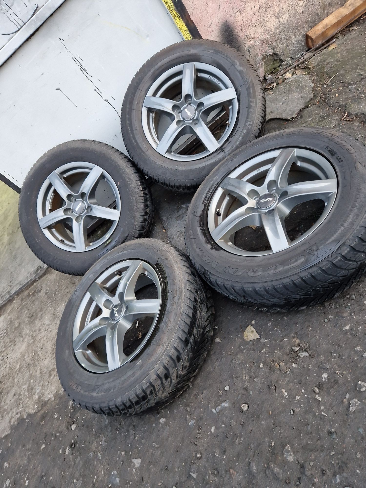 Jante impecabile Audi VW Mercedes 5 x 112 R17 cu Anvelope de iarna