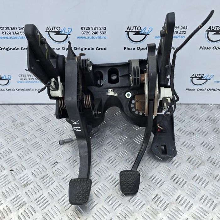 Pod pedalier Opel Astra K facelift 2019 2021