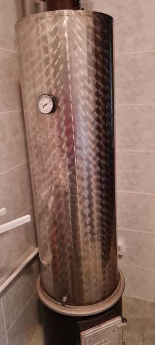 Boiler de inox pe lemne puțin folosit