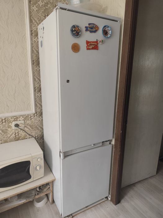 Двухкамерный холодильник Hotpoint