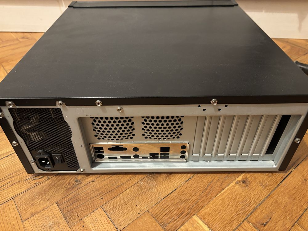 Silent кутия за компютър Silverstone LC13,; hifi/HtPC  кутия за PC
