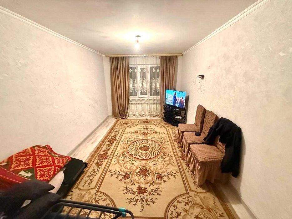 Срочно! Продам 2-комн квартиру с ремонтом в 12 мкр, остановка рядом