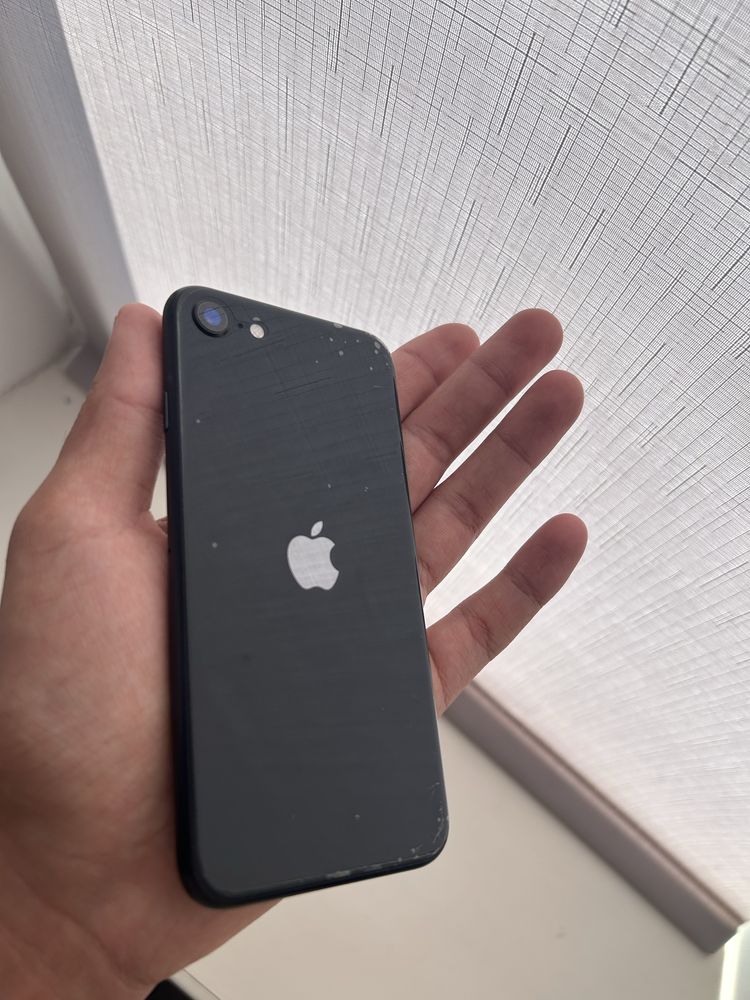 Продам Iphone se 2020