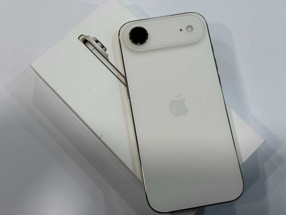 Apple iPhone Air 256GB- 12м. Гаранция