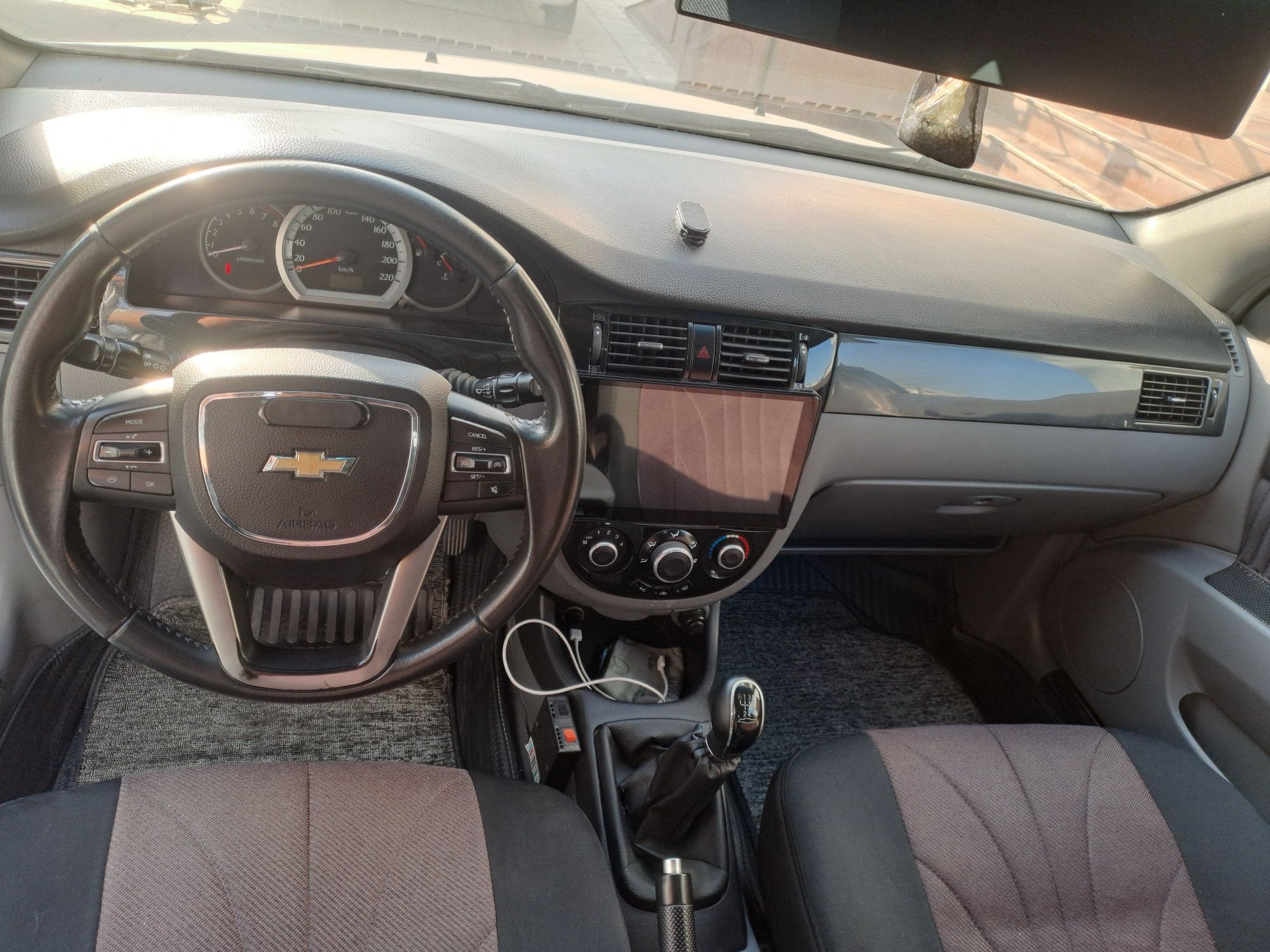 Lacetti sotiladi gentra qilingan
