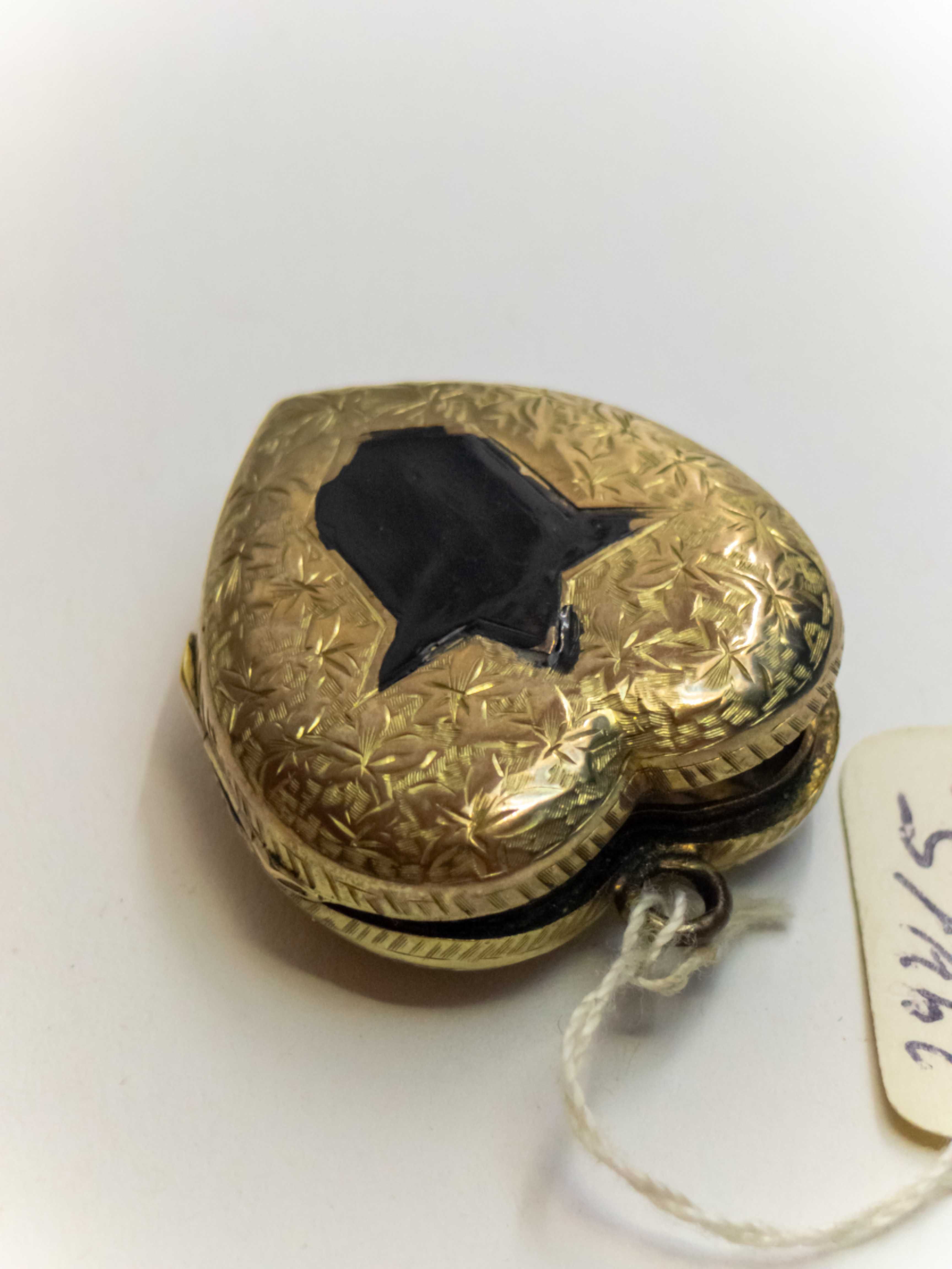 Продавам Златна висулка