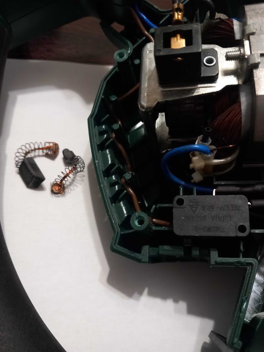 Продавам Листосъбирач PARKSIDE PLS 3000A1 за ремонт или части.