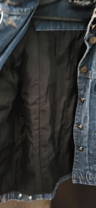 Vând geaca denim