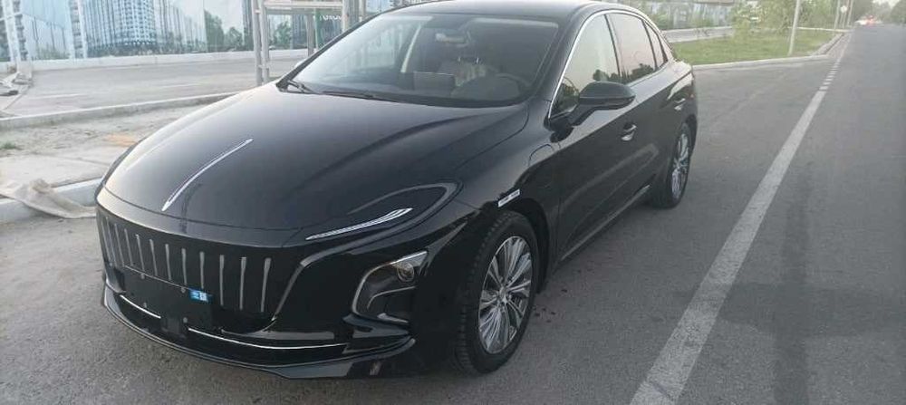 Hongqie E-QM5 hamma pozitsiyalarini naqt va nasiyaga chiqazib beramiz