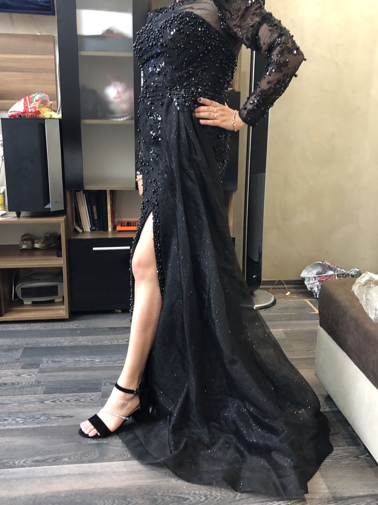 Черна дълга рокля