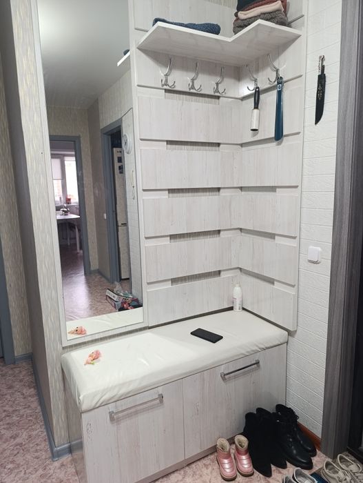 Вешалка в прихожую.