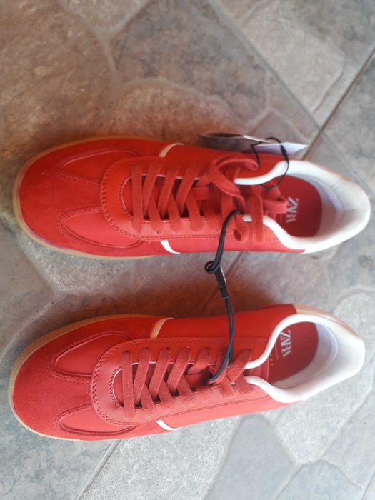Vând Sneakers Zara