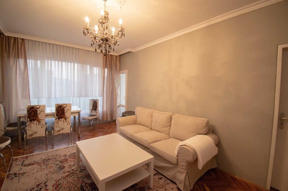 Тристаен имот в кв.Света Троица