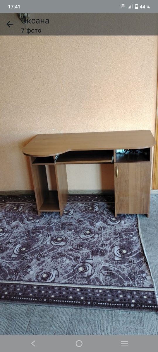 Стол компьютерный.