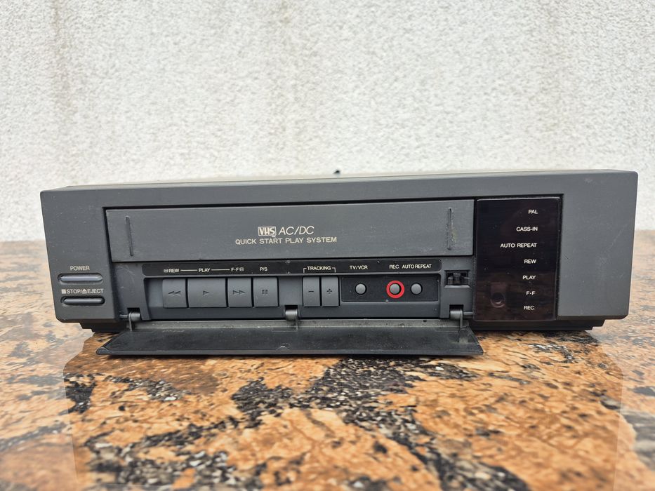 Vând Video marca Megavision model DVR-1383D made in korea
Marca Univer