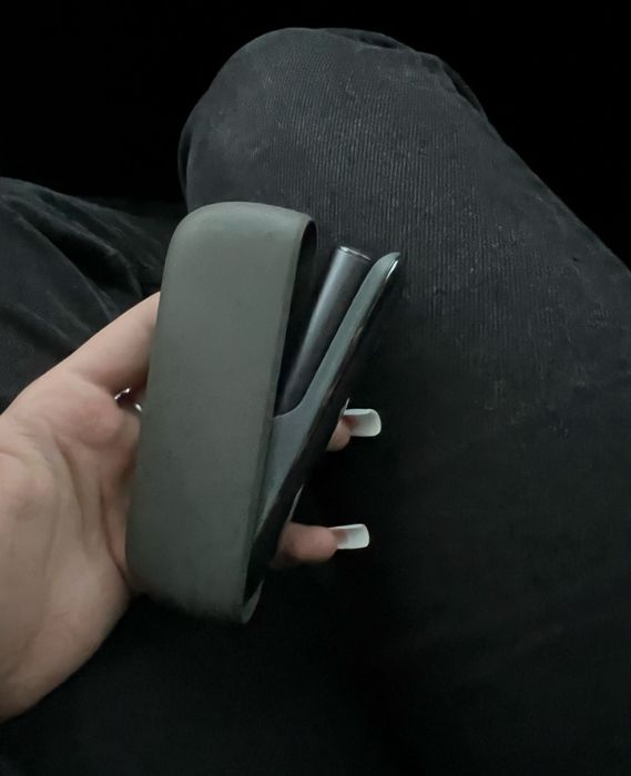 Iqos iLuma , Negru